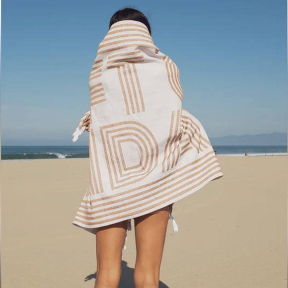 NWT Left On Friday Pool Towel, Tan/white - Picture 3 of 6